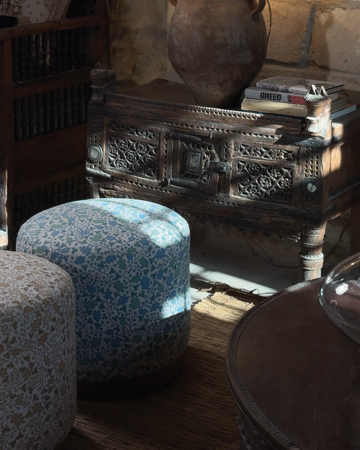 Sard Pouf Chair