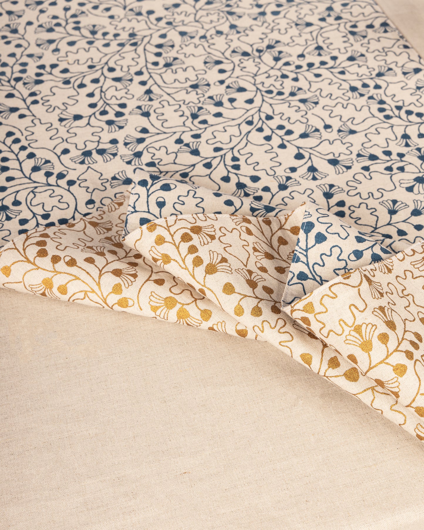 Sard Double-faced Table Runner