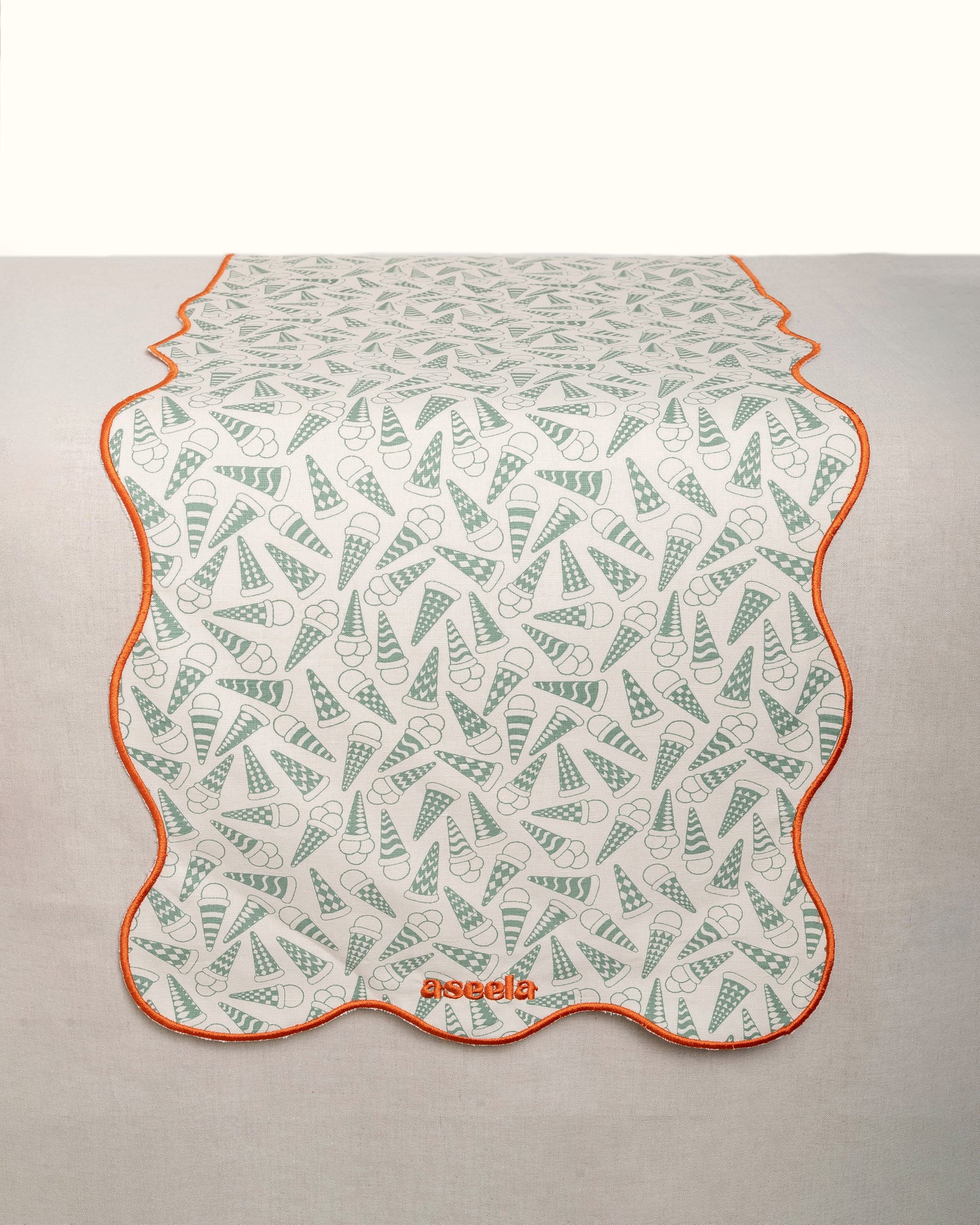 Wavy Gilaty Table Runner