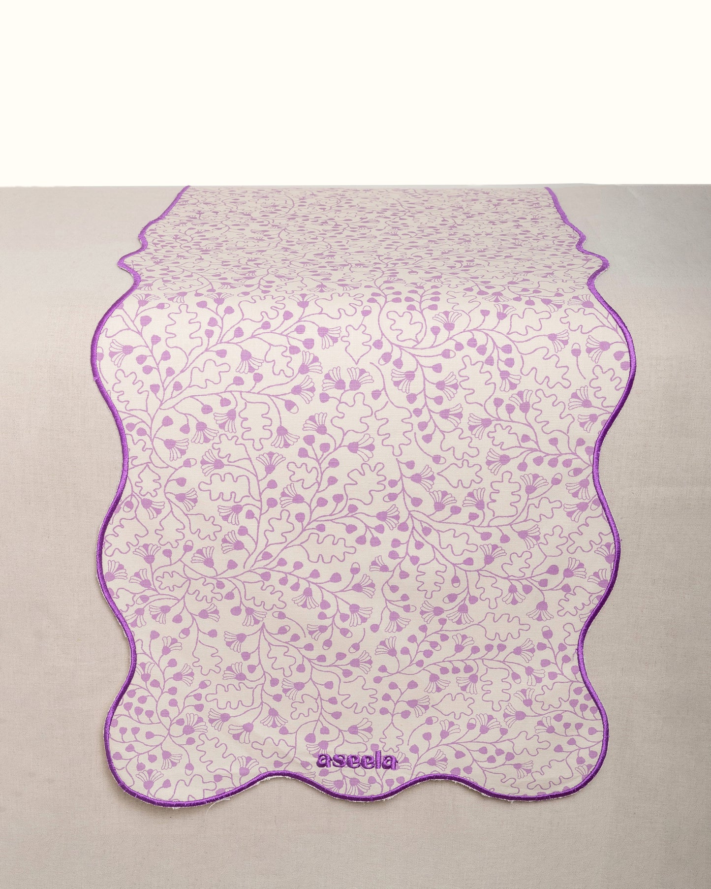 Wavy Sard Table Runner
