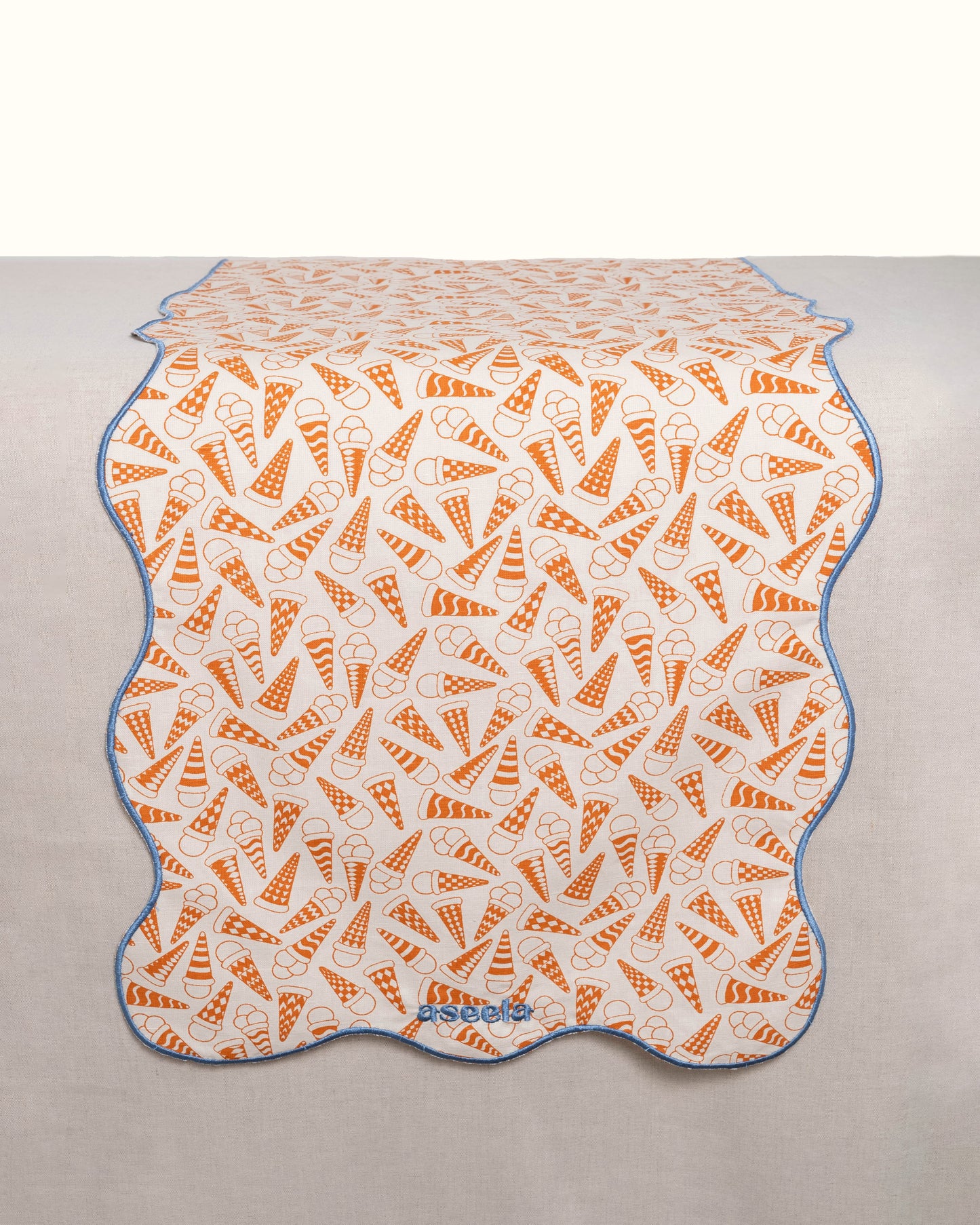 Wavy Gilaty Table Runner