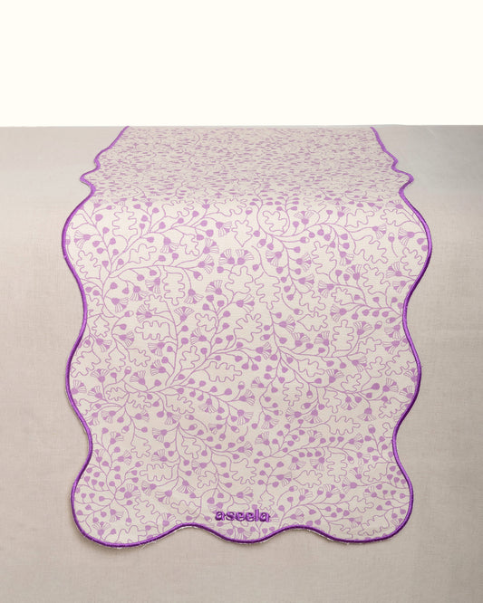 Wavy Sard Table Runner