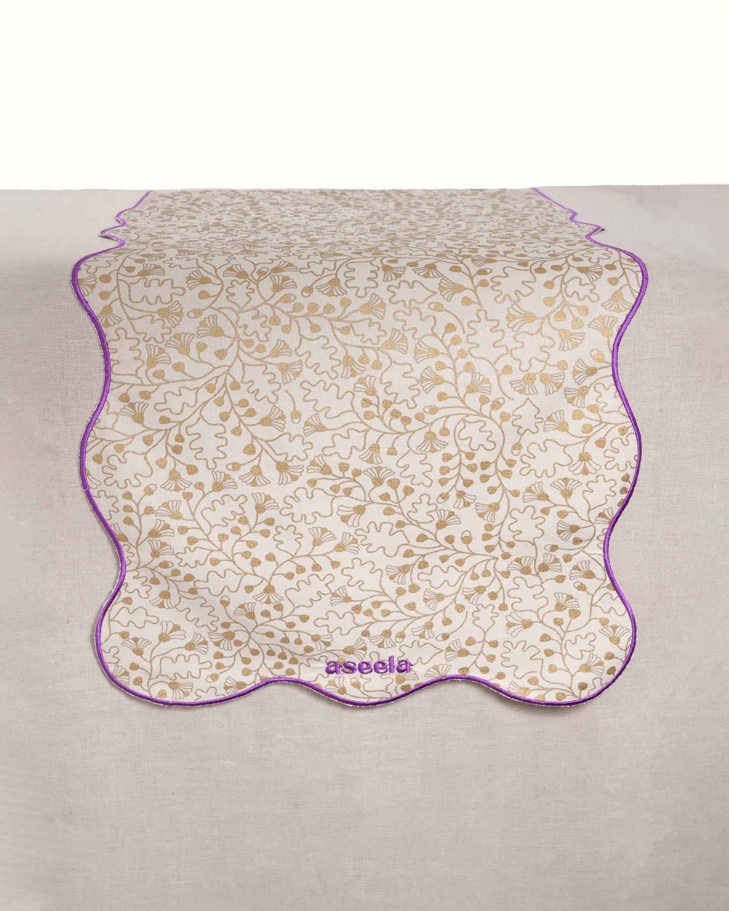 Wavy Sard Table Runner